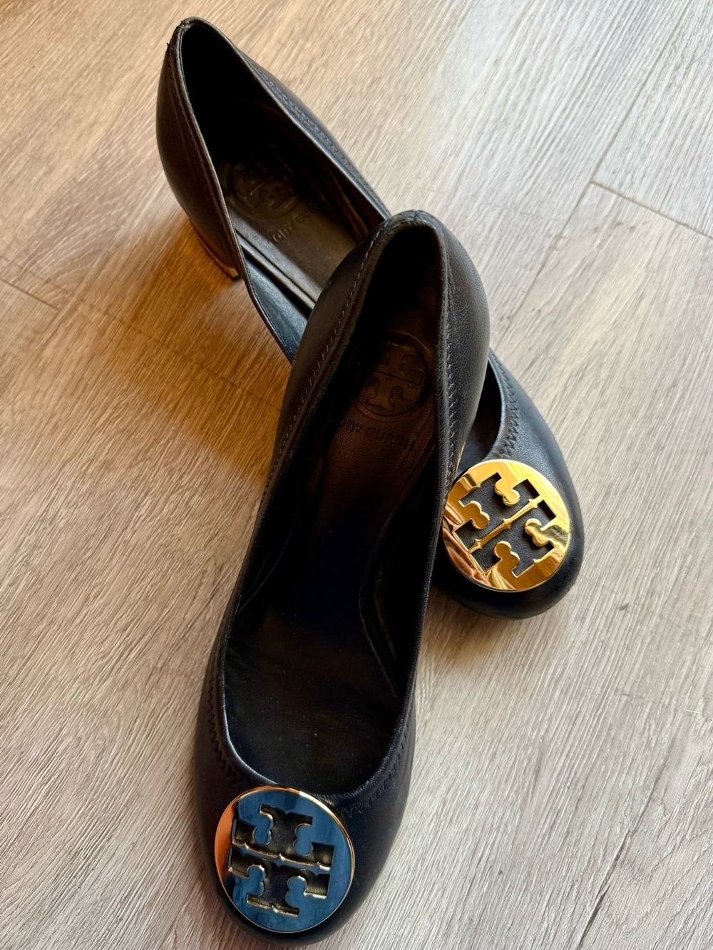 Tory Burch Amy Black Leather Block Heel Pumps with Gold Trim - Size 7 - Picture 4 of 6